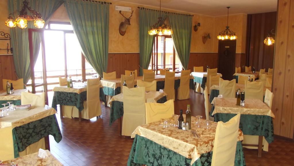 Hotel Belvedere Сан Дзено ди Монтаня Екстериор снимка